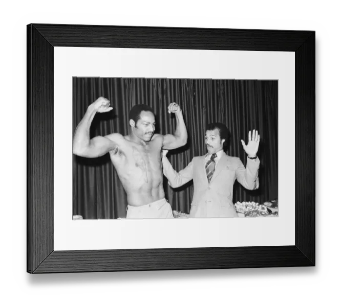 Framed Print : John Conteh meets stand in opponent Leonadro Rodgers for the first time