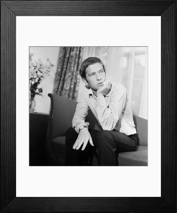 Framed Print : Actor Tom Courtenay, pictured at his home in Fulham. 5th July 1967 Framed Print : Actor Tom Courtenay, pictured at his home in Fulham. 5th July 1967