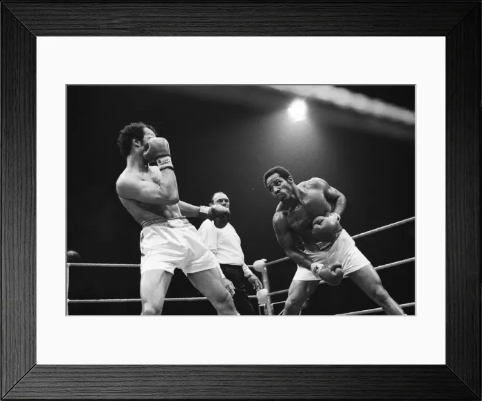 Framed Print : John Conteh vs Leonardo Rodgers, non title Light Heavy-Weight fight at the Empire Pool Framed Print : John Conteh vs Leonardo Rodgers, non title Light Heavy-Weight fight at the Empire Pool