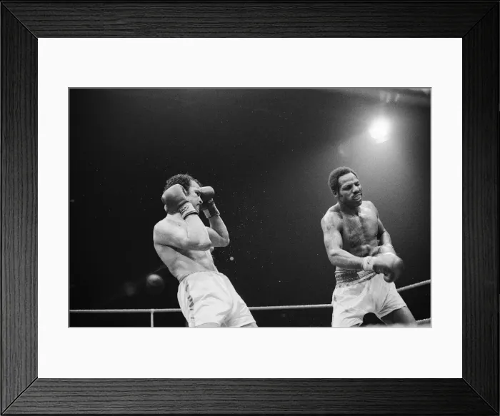 Framed Print : John Conteh vs Leonardo Rodgers, non title Light Heavy-Weight fight at the Empire Pool Framed Print : John Conteh vs Leonardo Rodgers, non title Light Heavy-Weight fight at the Empire Pool