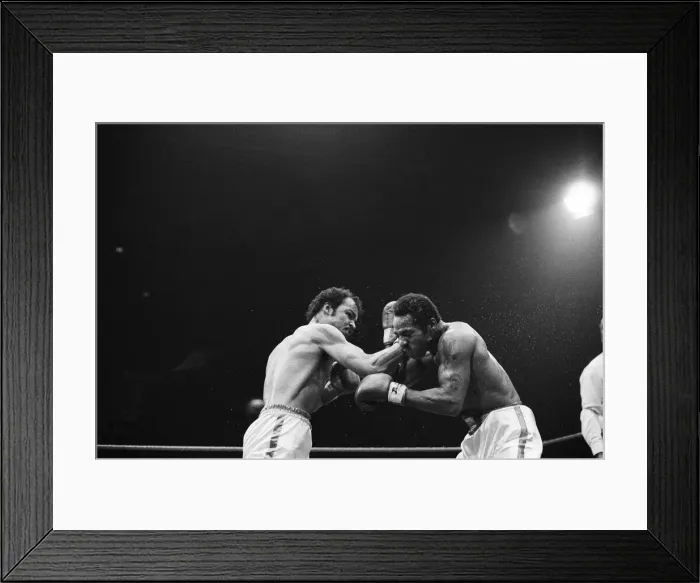 Framed Print : John Conteh vs Leonardo Rodgers, non title Light Heavy-Weight fight at the Empire Pool Framed Print : John Conteh vs Leonardo Rodgers, non title Light Heavy-Weight fight at the Empire Pool