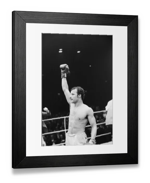 Framed Print : John Conteh vs Leonardo Rodgers, non title Light Heavy-Weight fight at the Empire Pool Framed Print : John Conteh vs Leonardo Rodgers, non title Light Heavy-Weight fight at the Empire Pool