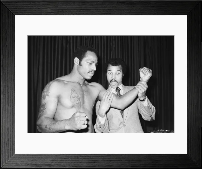 Framed Print : John Conteh meets stand in opponent Leonadro Rodgers for the first time Framed Print : John Conteh meets stand in opponent Leonadro Rodgers for the first time