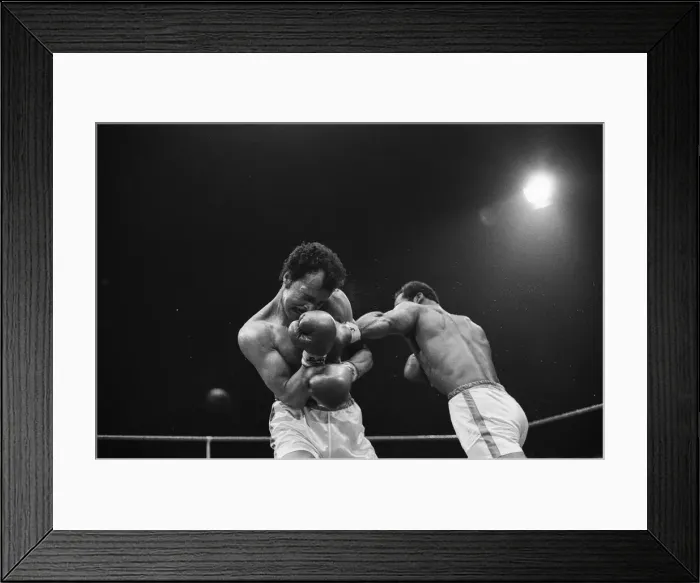 Framed Print : John Conteh vs Leonardo Rodgers, non title Light Heavy-Weight fight at the Empire Pool Framed Print : John Conteh vs Leonardo Rodgers, non title Light Heavy-Weight fight at the Empire Pool