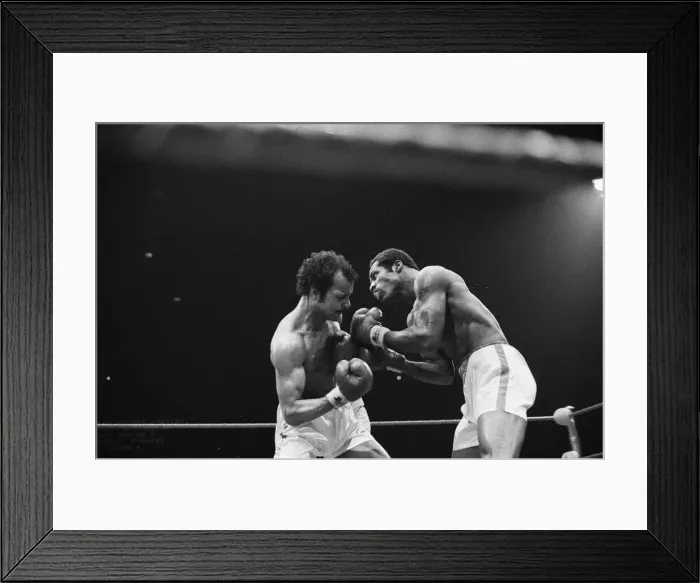 Framed Print : John Conteh vs Leonardo Rodgers, non title Light Heavy-Weight fight at the Empire Pool Framed Print : John Conteh vs Leonardo Rodgers, non title Light Heavy-Weight fight at the Empire Pool