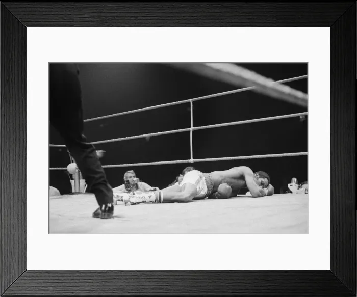 Framed Print : John Conteh vs Leonardo Rodgers, non title Light Heavy-Weight fight at the Empire Pool Framed Print : John Conteh vs Leonardo Rodgers, non title Light Heavy-Weight fight at the Empire Pool