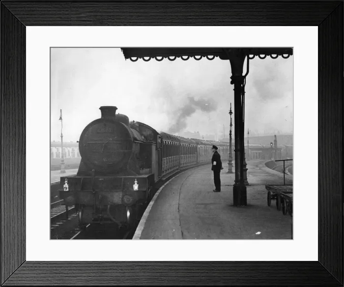 Framed Print : FLASHBACK HDM ARCHIVE LIBRARY IMAGES Subject - Paragon Station in Hull Framed Print : FLASHBACK HDM ARCHIVE LIBRARY IMAGES Subject - Paragon Station in Hull