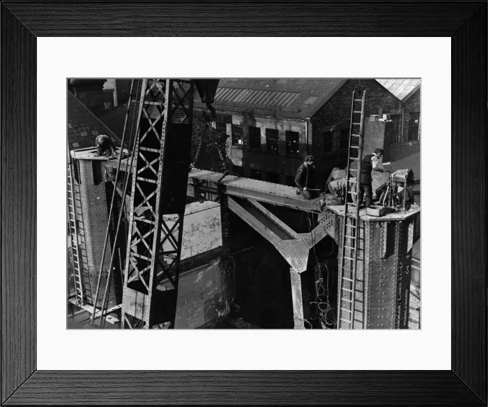 Framed Print : Construction of the new Tyne Bridge. A large crowd were keenly interested in the lifting Framed Print : Construction of the new Tyne Bridge. A large crowd were keenly interested in the lifting
