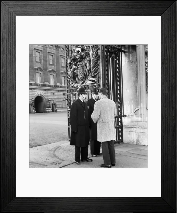 Framed Print : Magician Fred Kaps who appeared before forty guests at St James Palace to celebrate Framed Print : Magician Fred Kaps who appeared before forty guests at St James Palace to celebrate