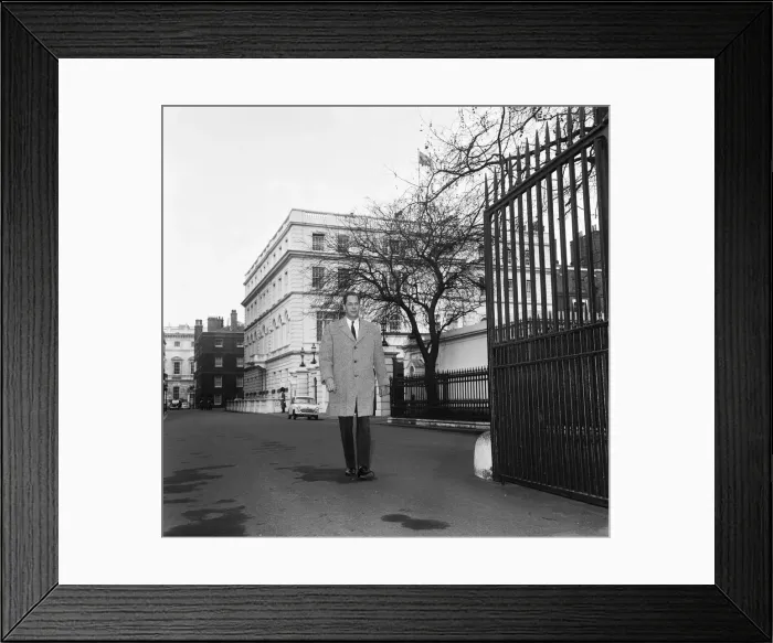 Framed Print : Magician Fred Kaps who appeared before forty guests at St James Palace to celebrate Framed Print : Magician Fred Kaps who appeared before forty guests at St James Palace to celebrate