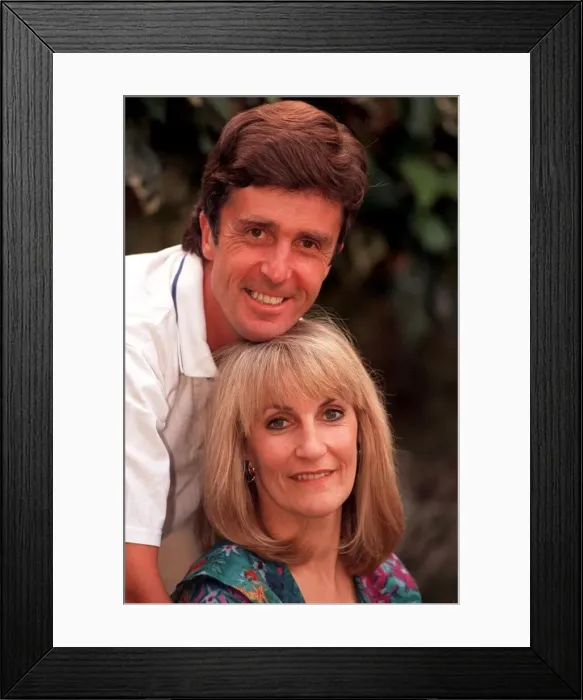 Framed Print : LYNN FAULDS-WOOD, WITH HUSBAND JOHN STAPLETON, IN PHOTOCALL - 91 / 8171 Framed Print : LYNN FAULDS-WOOD, WITH HUSBAND JOHN STAPLETON, IN PHOTOCALL - 91 / 8171