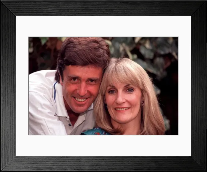 Framed Print : LYNN FAULDS-WOOD, WITH HUSBAND JOHN STAPLETON, IN PHOTOCALL - 91 / 8171 Framed Print : LYNN FAULDS-WOOD, WITH HUSBAND JOHN STAPLETON, IN PHOTOCALL - 91 / 8171