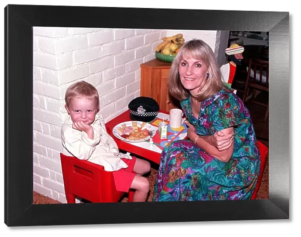 LYNN FAULDS-WOOD, WITH SON NICHOLAS STAPLETON, IN PHOTOCALL - 91  /  8171