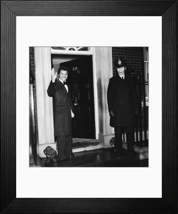 Framed Print : World Boxing Champion John Conteh arriving at 10 Downing Street for a party Framed Print : World Boxing Champion John Conteh arriving at 10 Downing Street for a party