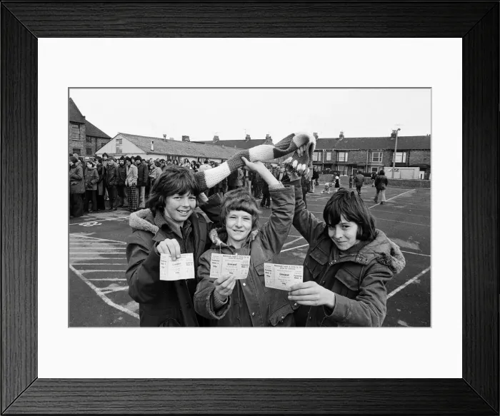 Framed Print : Queue for Liverpool tickets. 1975 Framed Print : Queue for Liverpool tickets. 1975