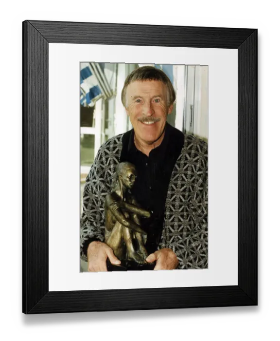 Framed Print : BRUCE FORSYTH AT HOME - 09 / 04 / 1992 Framed Print : BRUCE FORSYTH AT HOME - 09 / 04 / 1992