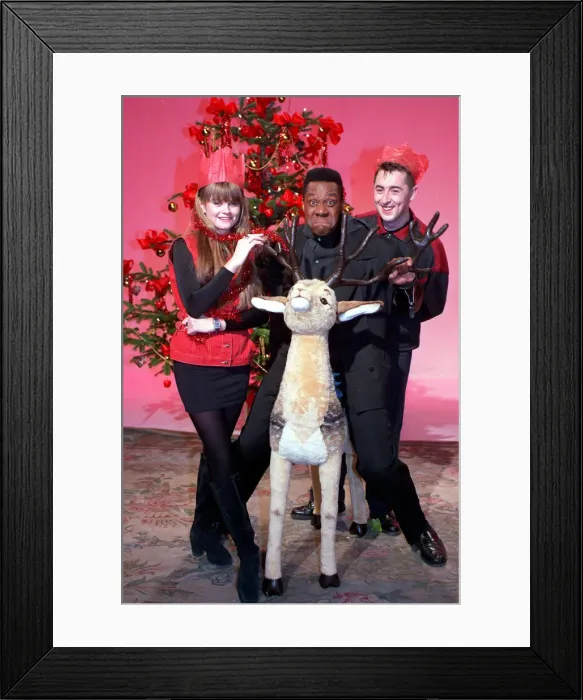 Framed Print : DANIELLA WESTBROOK, LENNY HANRY AND ALAN CUMMING AT BBC 1991 CHRISTMAS TV PROMOTION