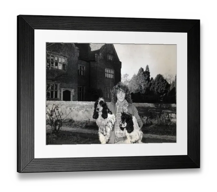 Framed Print : Roger Daltrey with Polly and Fred, at Holmshurst Manor his 35 acre East Sussex country