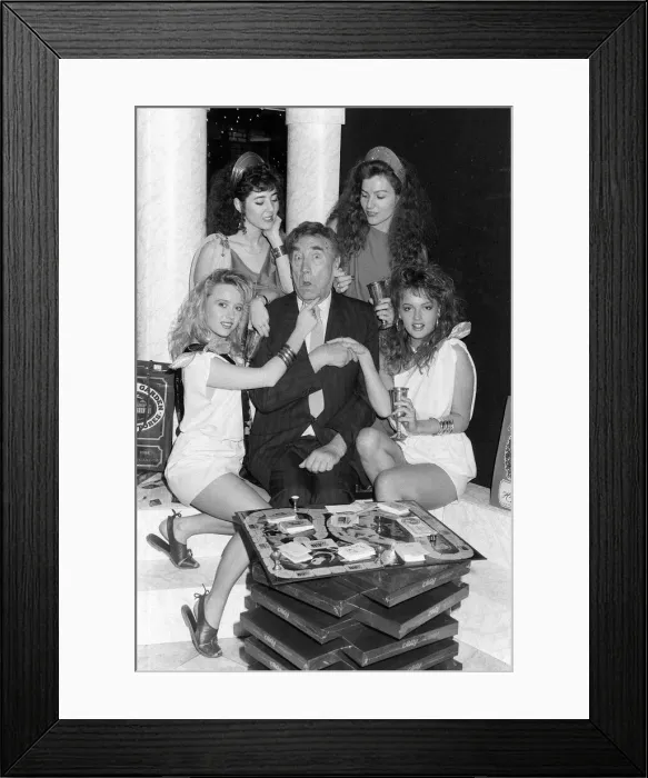 Framed Print : FRANKIE HOWERD WITH 4 WOMEN - 12 / 08 / 1988 Framed Print : FRANKIE HOWERD WITH 4 WOMEN - 12 / 08 / 1988