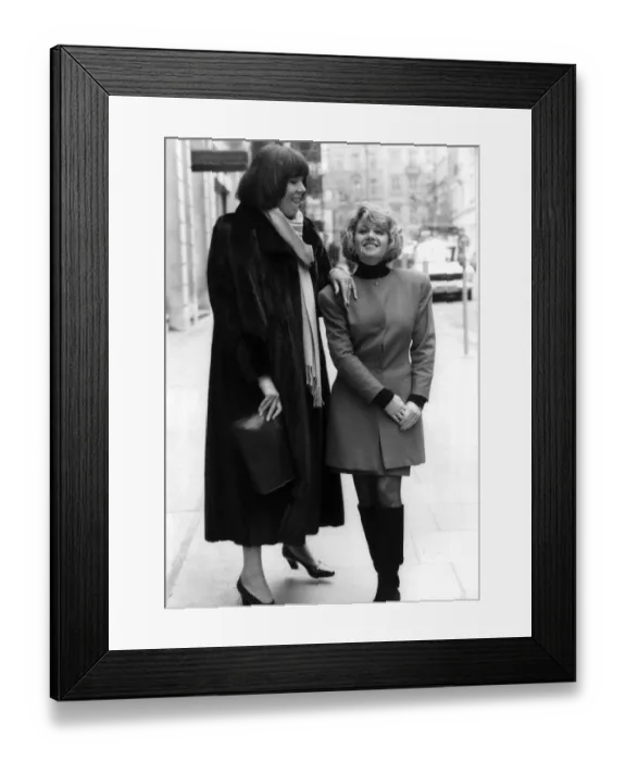 Framed Print : Elaine Paige with Diana Rigg at TV press call - February 1988 Framed Print : Elaine Paige with Diana Rigg at TV press call - February 1988
