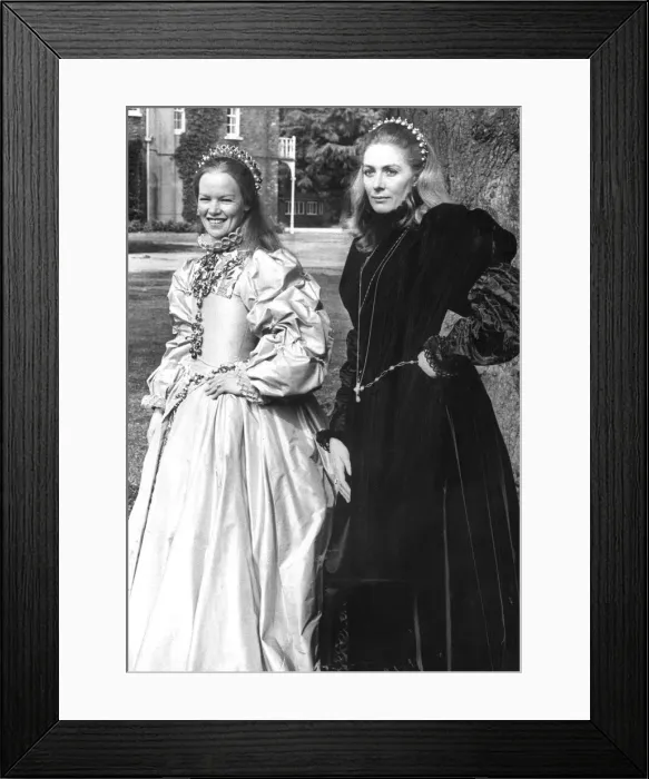 Framed Print : GLENDA JACKSON AND VANESSA REDGRAVE - 14  /  05  /  1971