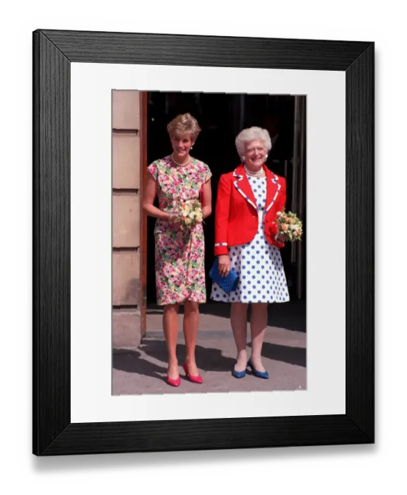 Framed Print : BARBARA BUSH WITH THE PRINCESS OF WALES 17 / 07 / 1991 Framed Print : BARBARA BUSH WITH THE PRINCESS OF WALES 17 / 07 / 1991