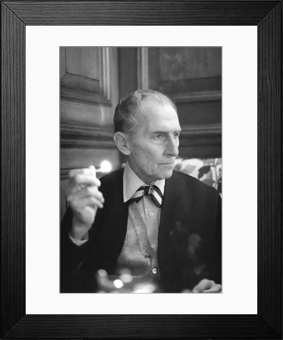 Framed Print : PETER CUSHING 24 / 03 / 1986 Framed Print : PETER CUSHING 24 / 03 / 1986