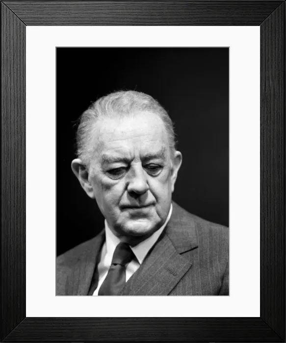 Framed Print : ALEC GUINESS IN THE PLAY A WALK IN THE WOODS 03 / 11 / 1988 Framed Print : ALEC GUINESS IN THE PLAY A WALK IN THE WOODS 03 / 11 / 1988