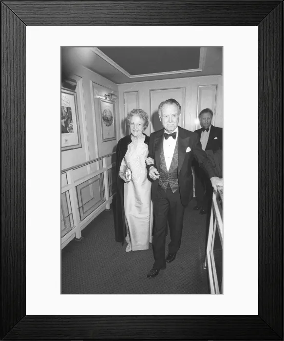 Framed Print : Sir John Mills and wife at the BAFTA awards - March 1988 Framed Print : Sir John Mills and wife at the BAFTA awards - March 1988
