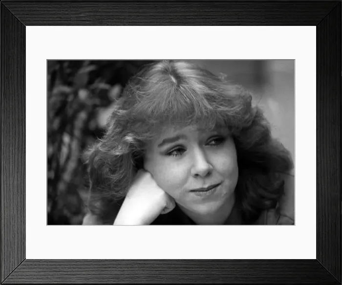Framed Print : SUSAN TULLY ACTRESS FROM EASTENDERS 09 / 02 / 1987 Framed Print : SUSAN TULLY ACTRESS FROM EASTENDERS 09 / 02 / 1987