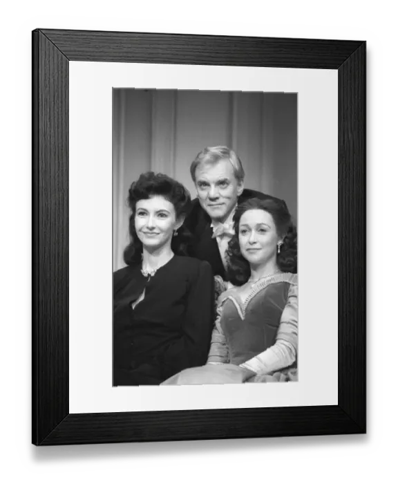 Framed Print : MARY STEENBURGEN, MALCOLM MCDOWELL, CHERIE LUNGHI 16  /  10  /  1987