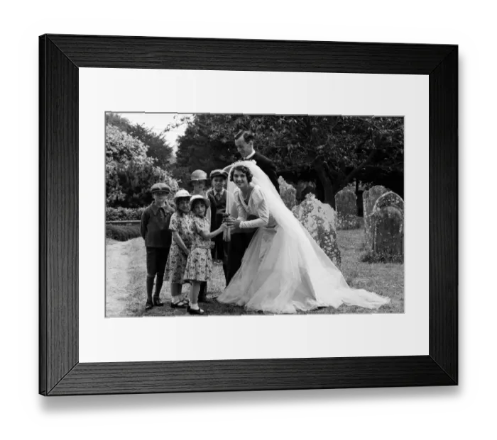 Framed Print : Stephen Dillon & Elizabeth Hurley on the set of Christabel - 22  /  6  /  1988