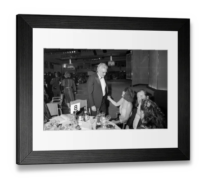 Framed Print : OMAR SHARIF ATT THE BAFTA AWARDS - 23 / 03 / 1987 Framed Print : OMAR SHARIF ATT THE BAFTA AWARDS - 23 / 03 / 1987