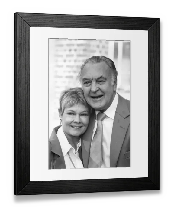 Framed Print : DAME JUDI DENCH ARCHIVE - DAME JUDI DENCH & DONALD SINDEN AFTER RECEIVING BEST ACTRESS