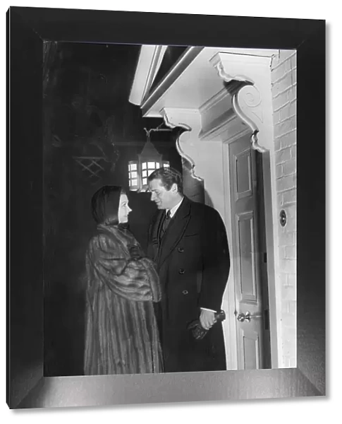 Laurence Olivier and wife Vivien Leigh outside their London home - 20 December 1950