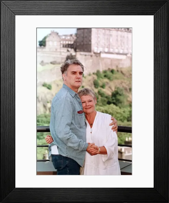 Framed Print : DAME JUDI DENCH ARCHIVE - EDINBURGH FILM FESTIVAL, BILLY CONNOLLY WITH DAME JUDI Framed Print : DAME JUDI DENCH ARCHIVE - EDINBURGH FILM FESTIVAL, BILLY CONNOLLY WITH DAME JUDI