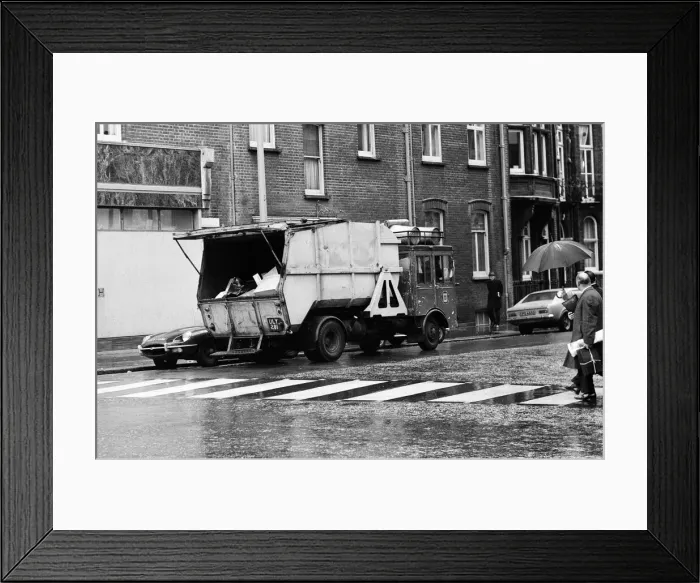 Framed Print : A refuse collector working on the Kings Road, London. 4th December 1970 Framed Print : A refuse collector working on the Kings Road, London. 4th December 1970