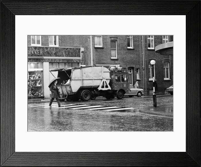 Framed Print : A refuse collector working on the Kings Road, London. 4th December 1970 Framed Print : A refuse collector working on the Kings Road, London. 4th December 1970