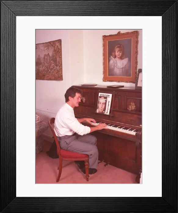 Framed Print : BARRY MCGUIGAN, BOXER, IN PHOTOCALL AT HIS HOME 13  /  09  /  1991