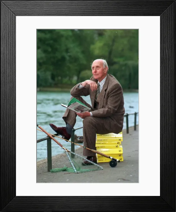 Framed Print : NORMAN LUMSDEN, ACTOR, FAMOUS FOR THE YELLOW PAGES ADVERTS 07 / 11 / 1991 Framed Print : NORMAN LUMSDEN, ACTOR, FAMOUS FOR THE YELLOW PAGES ADVERTS 07 / 11 / 1991