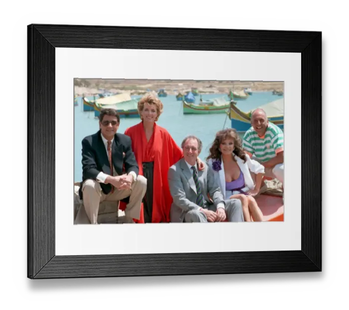 Framed Print : JAN HARVEY, KATE O MARA AND OTHER MEMBERS OF CAST IN HOWARDS WAY