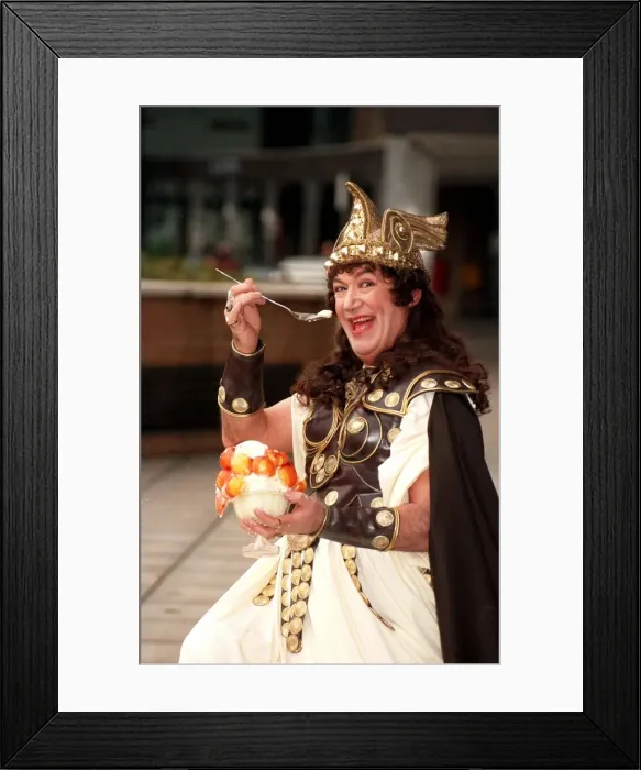 Framed Print : BERNARD BRESSLAW DRESSED UP FOR A BBC TV PROMOTION EATING PEACH MELBA - 29 / 11 / 1990 Framed Print : BERNARD BRESSLAW DRESSED UP FOR A BBC TV PROMOTION EATING PEACH MELBA - 29 / 11 / 1990