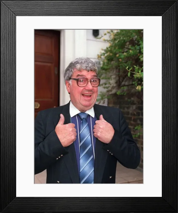 Framed Print : Frank Carson, comedian - 13 / 06 / 1990 Framed Print : Frank Carson, comedian - 13 / 06 / 1990