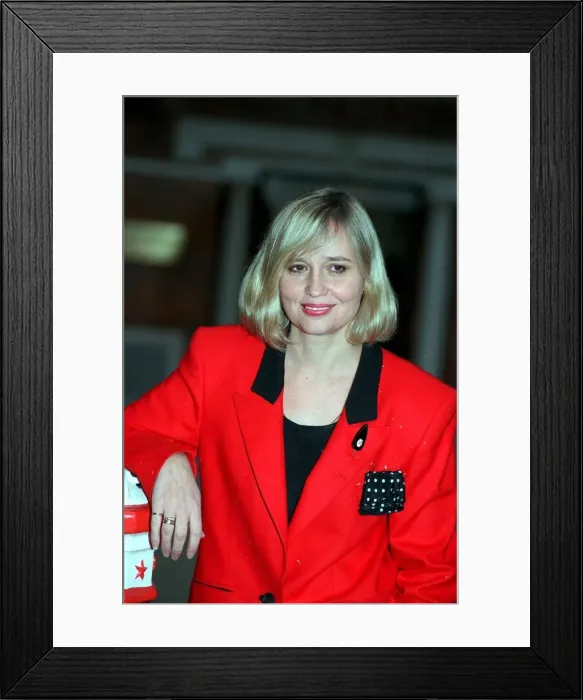 Framed Print : SUSAN PENHALIGON IN ITV CHRISTMAS PROMOTION PHOTOCALL 21 / 11 / 1990 Framed Print : SUSAN PENHALIGON IN ITV CHRISTMAS PROMOTION PHOTOCALL 21 / 11 / 1990