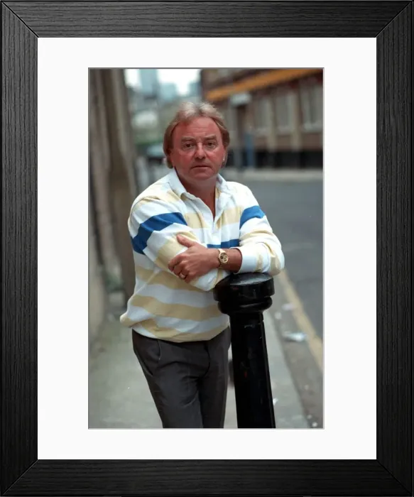 Framed Print : GERRY MARDSEN, SINGER 19 / 04 / 1989 Framed Print : GERRY MARDSEN, SINGER 19 / 04 / 1989