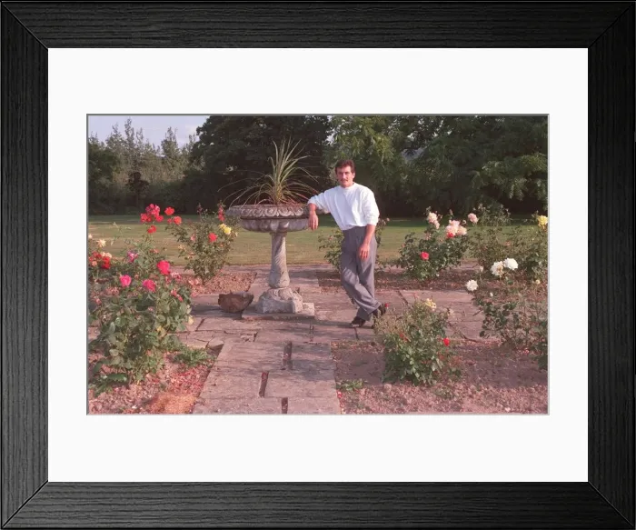 Framed Print : BARRY MCGUIGAN, BOXER, IN PHOTOCALL AT HIS HOME 13 / 09 / 1991 Framed Print : BARRY MCGUIGAN, BOXER, IN PHOTOCALL AT HIS HOME 13 / 09 / 1991