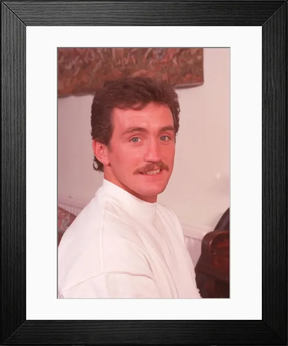 Framed Print : BARRY MCGUIGAN, BOXER, IN PHOTOCALL AT HIS HOME 13 / 09 / 1991 Framed Print : BARRY MCGUIGAN, BOXER, IN PHOTOCALL AT HIS HOME 13 / 09 / 1991