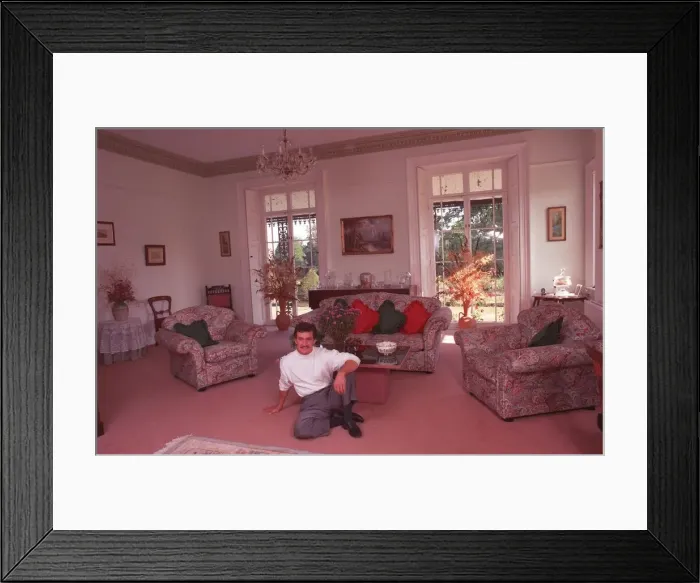 Framed Print : BARRY MCGUIGAN, BOXER, IN PHOTOCALL AT HIS HOME 13 / 09 / 1991 Framed Print : BARRY MCGUIGAN, BOXER, IN PHOTOCALL AT HIS HOME 13 / 09 / 1991