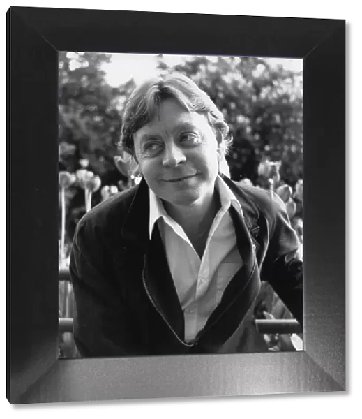 Hywel Bennett smiling at photocall 10  /  06  /  1988