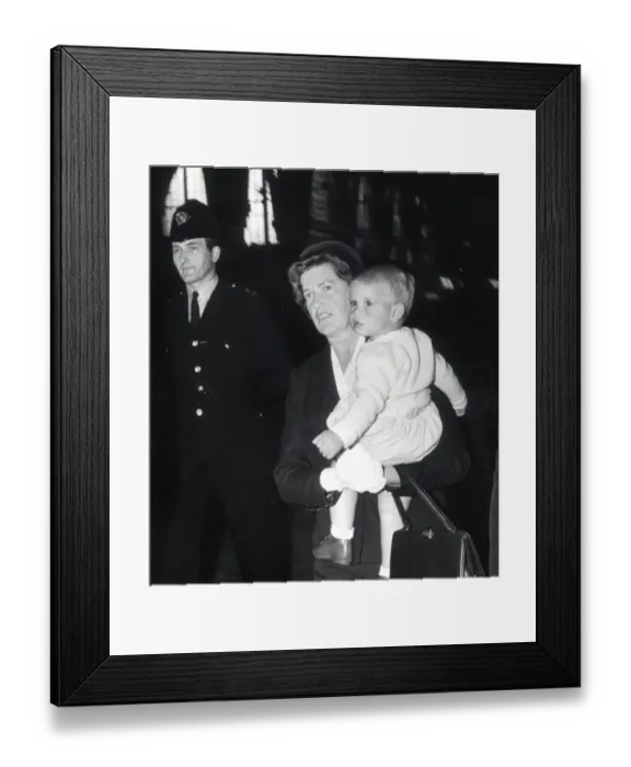 Framed Print : PRINCE EDWARD AND HIS NANNY AT KINGS CROSS STATION LONDON ON ROUTE TO ABERDEEN - 16 Framed Print : PRINCE EDWARD AND HIS NANNY AT KINGS CROSS STATION LONDON ON ROUTE TO ABERDEEN - 16